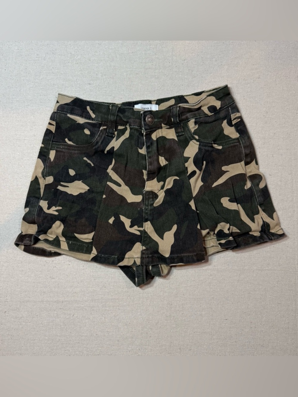 Forever 21 Camo Mini Shorts – XS